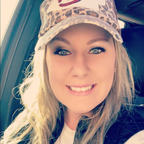 Profile Picture of Macy Mccune (@macylea) on Poshmark