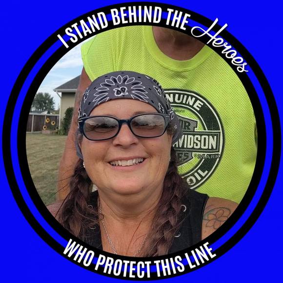 Profile Picture of Carlotta Brust- nellans (@nellans) on Poshmark