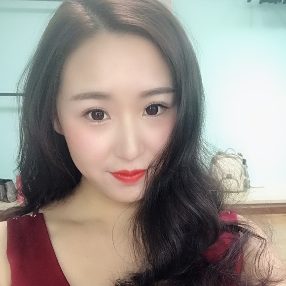 Profile Picture of Yue Zhang (@miazhang1108) on Poshmark
