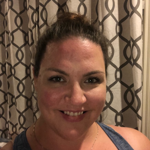 Profile Picture of Mikaela Narum (@mnarum86) on Poshmark