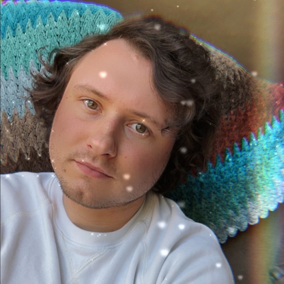 Profile Picture of Anthony Glowka (@anthonyglowka) on Poshmark