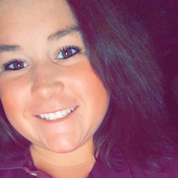 Profile Picture of Alaina Droessler (@laina0504) on Poshmark