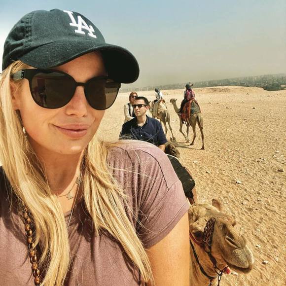 Profile Picture of Hannah elizabeth Balonick (@hannahbalonick) on Poshmark