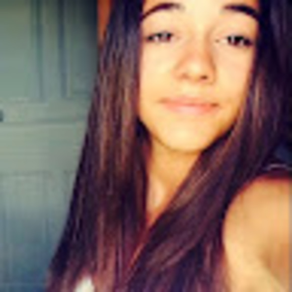 Profile Picture of Juliette Reversat (@juliette_rvs) on Poshmark