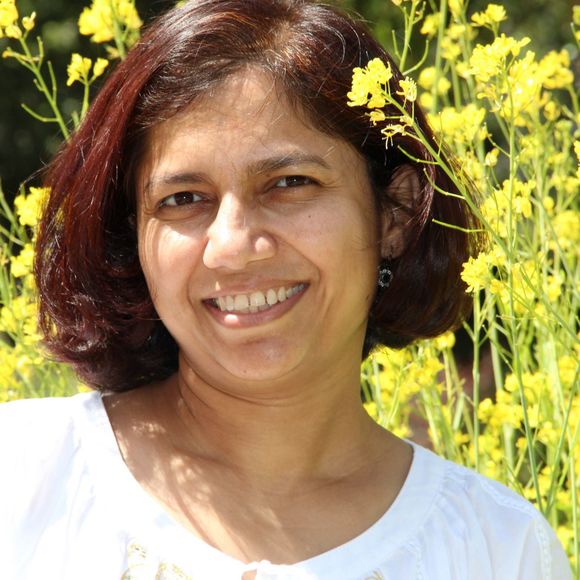 Profile Picture of Asma Zubair (@azubair) on Poshmark