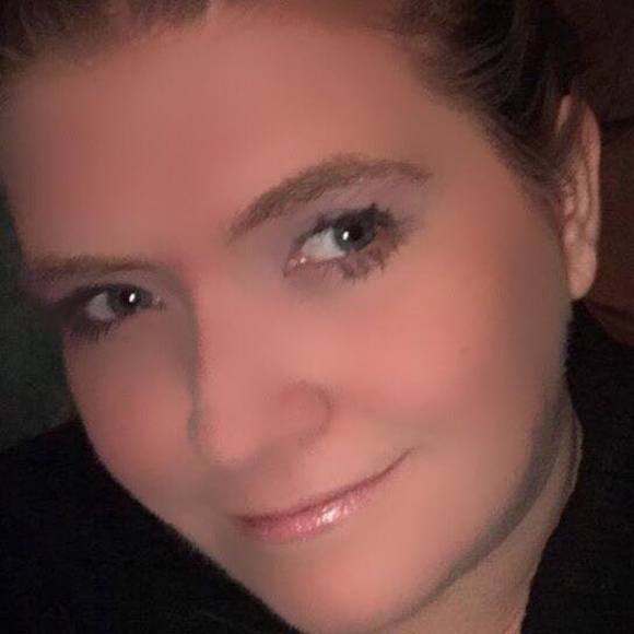 Profile Picture of Leanne Oleyar (@leanneoleyar) on Poshmark