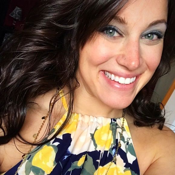 Profile Picture of Carla Carper (@ccarper89) on Poshmark