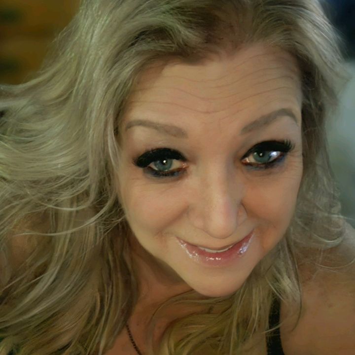 Profile Picture of lauriehixson (@lauriehixson) on Tiktok