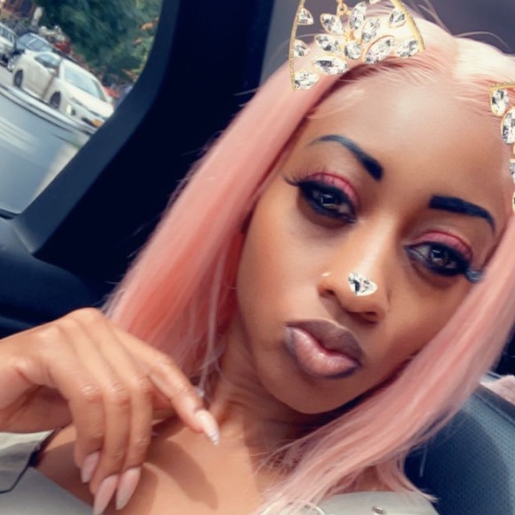 Profile Picture of Queen victoria Simmons (@queennice) on Poshmark