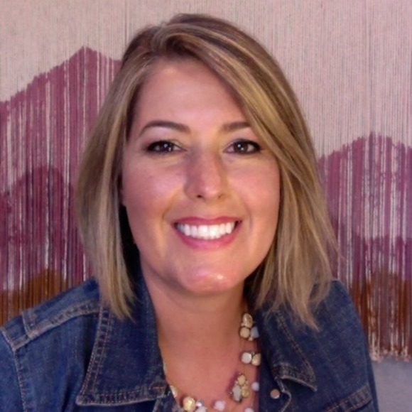 Profile Picture of Nita Longanbach (@nitalonganbach) on Poshmark