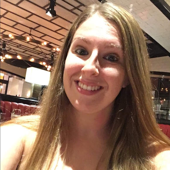 Profile Picture of Colleen Perrone (@gymbrat906) on Poshmark