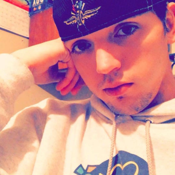 Profile Picture of Nicholas Leighton (@nleighton27) on Poshmark