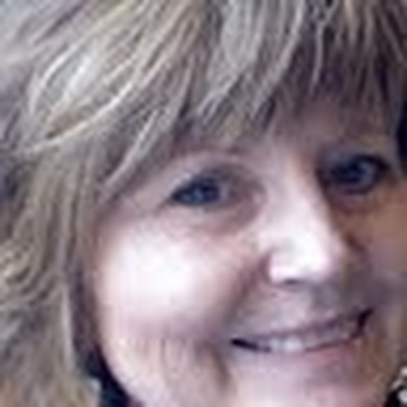 Profile Picture of Linda Sinclair (@litlred1) on Poshmark