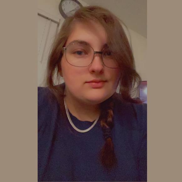 Profile Picture of Nicole Graphman (@nikoruma) on Poshmark