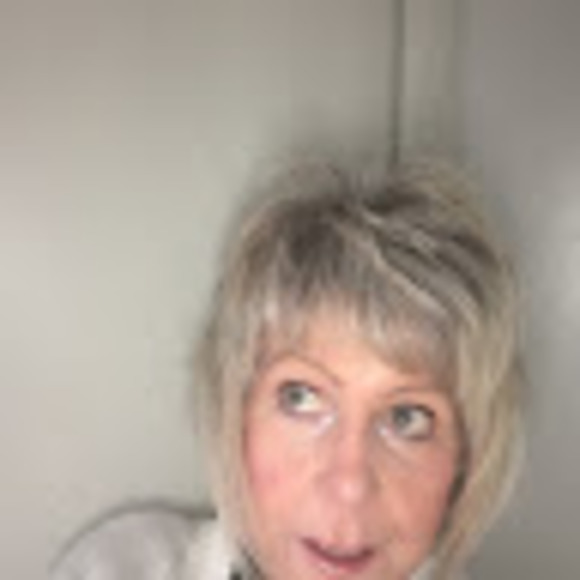 Profile Picture of Lynne Beckett (@sugarfoot772) on Poshmark