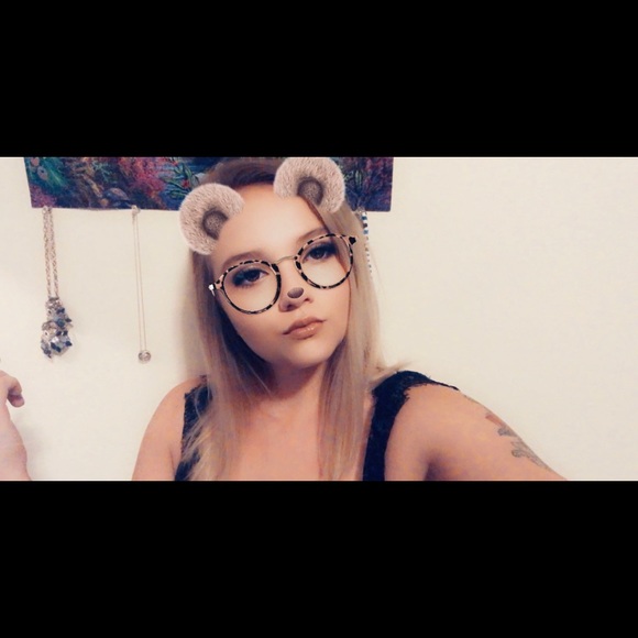 Profile Picture of Cassidy Gilbert (@casspaige6) on Poshmark