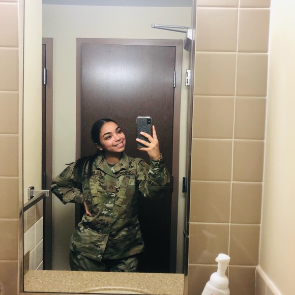Profile Picture of Karina King (@karinagarcia915) on Poshmark