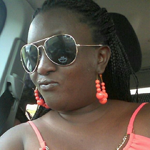 Profile Picture of Krystal Fowler (@krissybabi84) on Poshmark