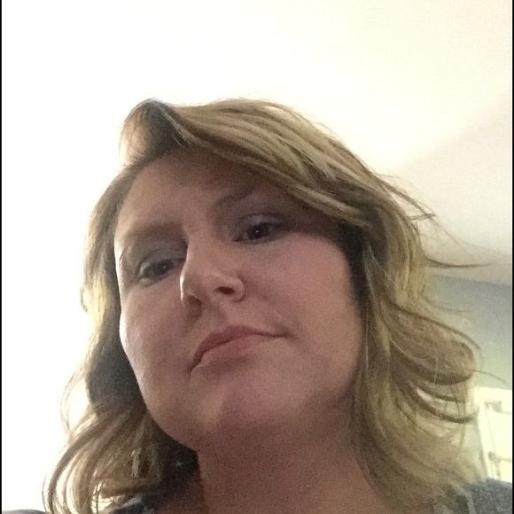 Profile Picture of Crystal Cavins (@cdcavins) on Poshmark