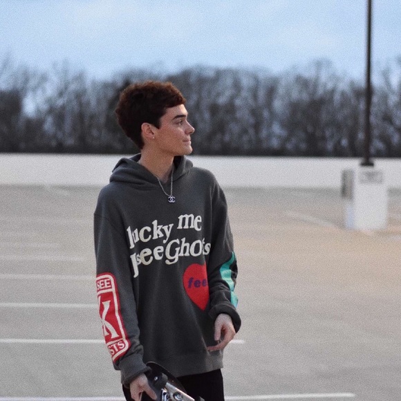 Profile Picture of Jeremy Bush (@jermsells) on Poshmark