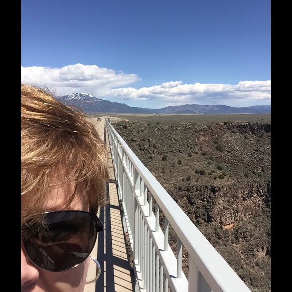 Lori Rowan - Poshmark Profile Picture of Lori Rowan (@lorowan) on Poshmark