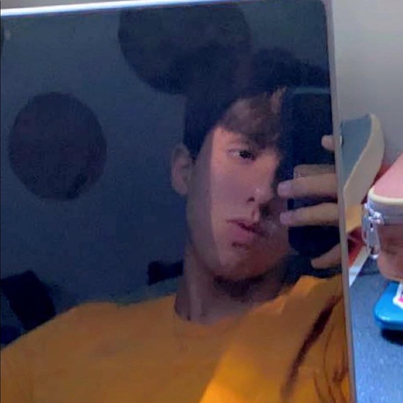 Profile Picture of Daniel Arias (@daniel_arias1) on Poshmark