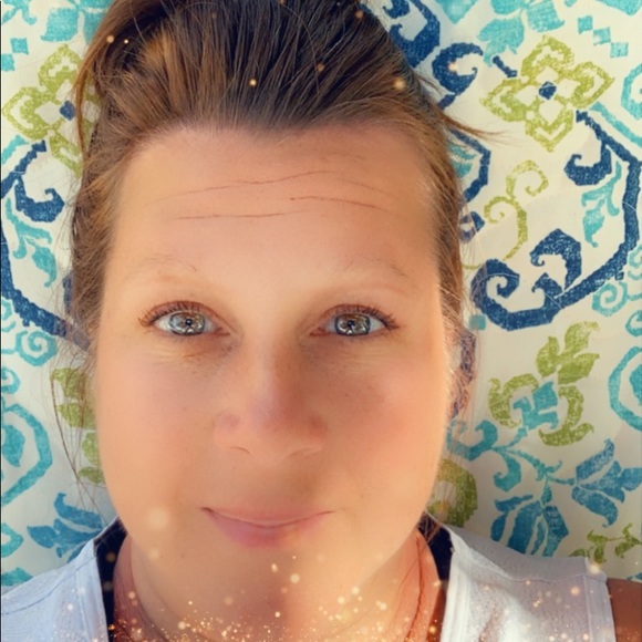 Profile Picture of Sara Braniff (@sarabraniff) on Poshmark