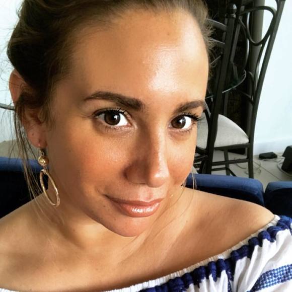 Profile Picture of Jana Glowatz (@jglo427) on Poshmark