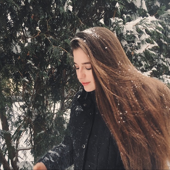 Profile Picture of Alexia Galinsky (@agalinsky) on Poshmark