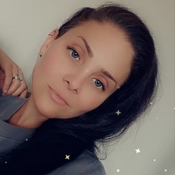 Profile Picture of Lauren Smarowsky (@clbb131) on Poshmark