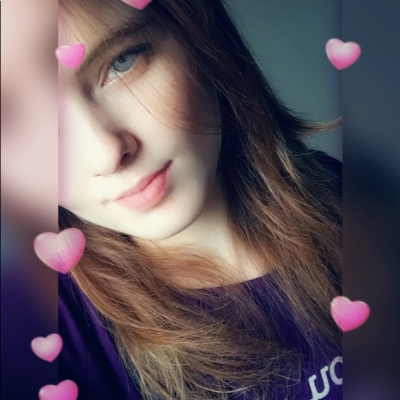 Profile Picture of Amanda Beaudion (@mandabeaudion) on Poshmark