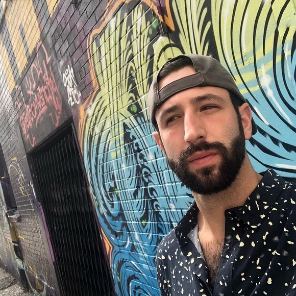Profile Picture of Justin Bartosiewicz (@jusbar) on Poshmark