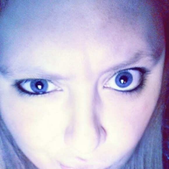 Profile Picture of Christina Shoman (@christinashoman) on Poshmark