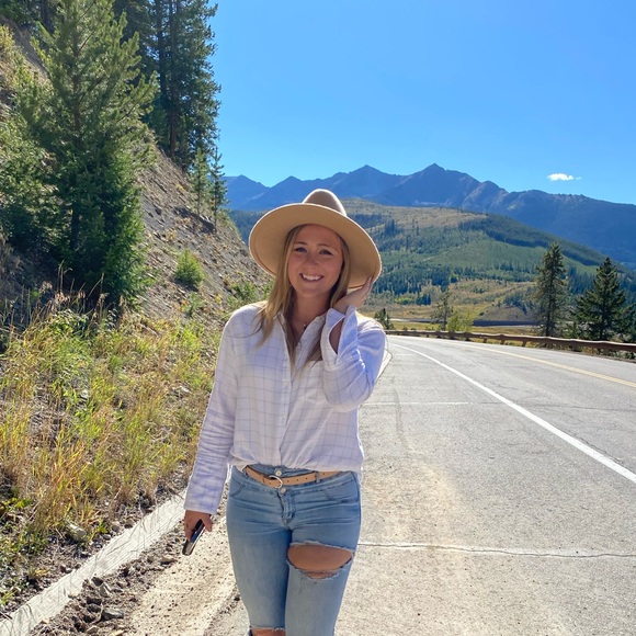 Profile Picture of Nicolette Thomas (@nicolettetho988) on Poshmark