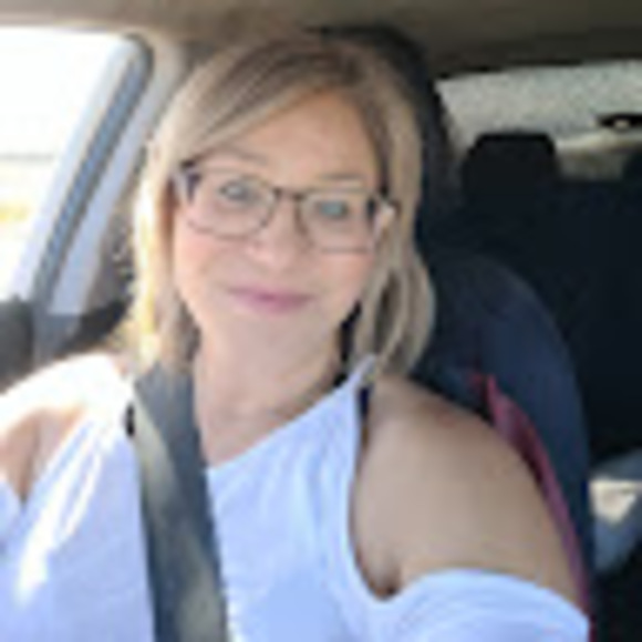 Profile Picture of Eunyce Crowe (@croweeunyce) on Poshmark