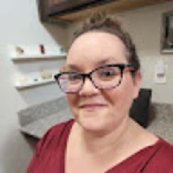 Profile Picture of Bonnie Brozik (@bonniebrozik) on Poshmark