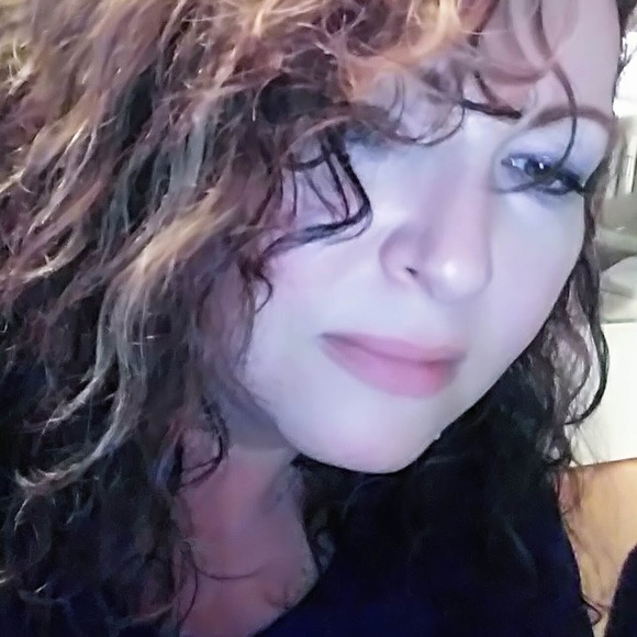 Profile Picture of Stephanie Jahnigen (@jahnigenchick) on Poshmark