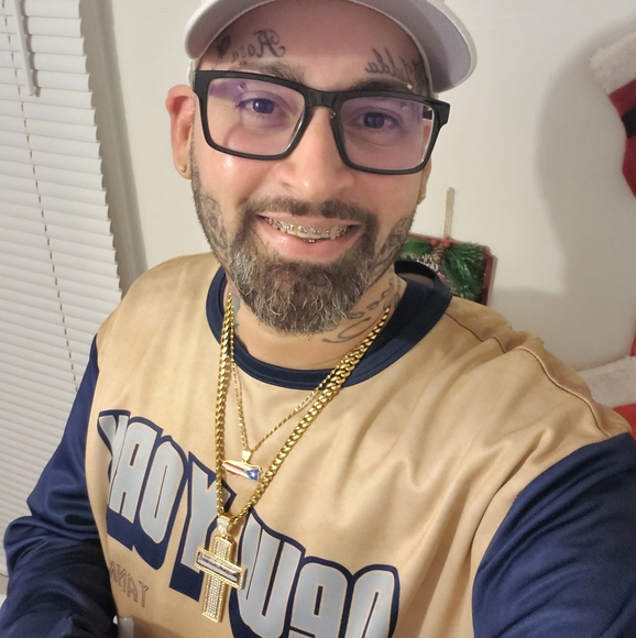 Profile Picture of Jahnny Martinez (@johnnisito32) on Poshmark