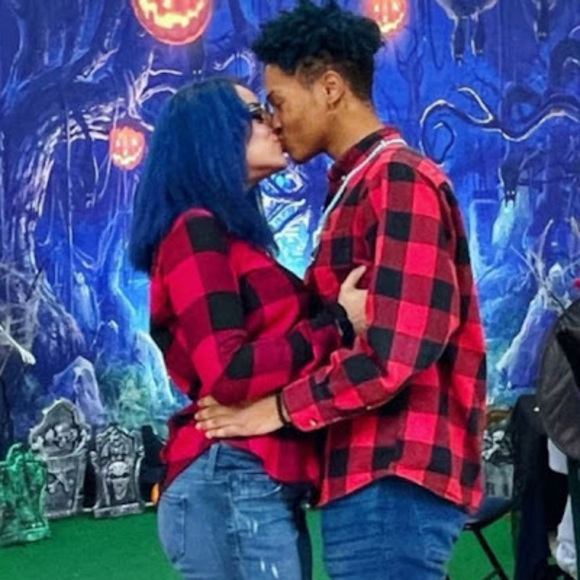 Profile Picture of Alex Watts (@alexwatts101) on Poshmark