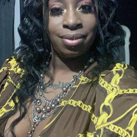 Tanya Mcintosh - Poshmark Profile Picture of Tanya Mcintosh (@peachesmc500) on Poshmark