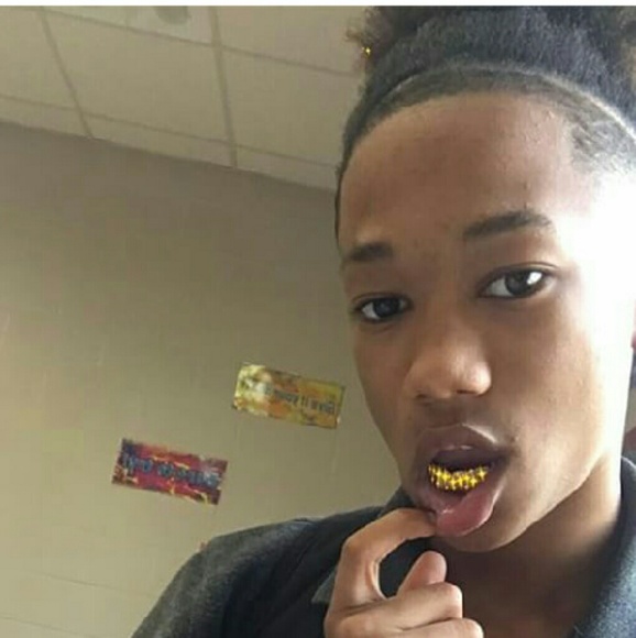 Profile Picture of Kevin Folston (@kevinloves33) on Poshmark