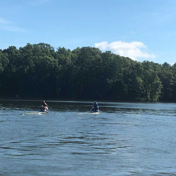 Profile Picture of Elisa Frechter (@frechtere) on Poshmark