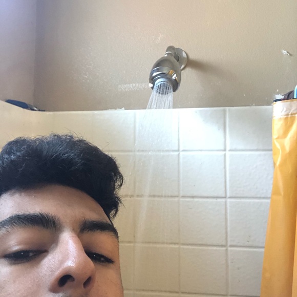 Profile Picture of Albert Raygoza (@albertraygoza) on Poshmark