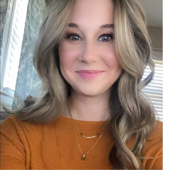 Profile Picture of Katelynn Booth (@katelynn_booth) on Poshmark