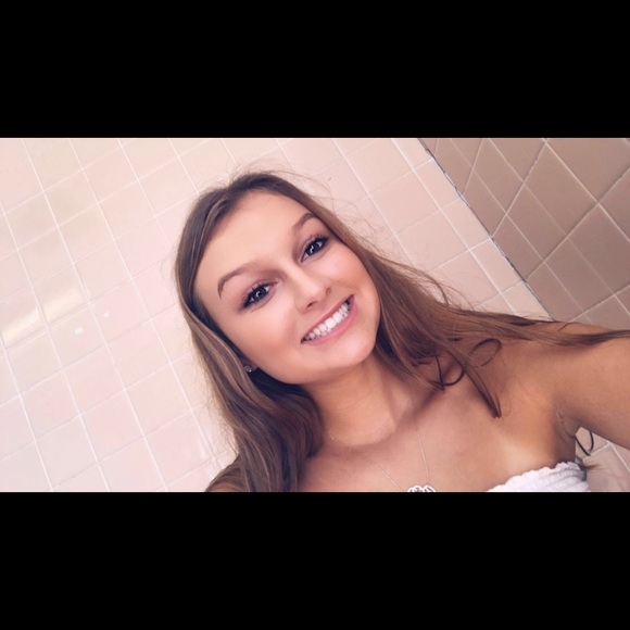 Profile Picture of Taylor Ramputi (@taylorramputi) on Poshmark