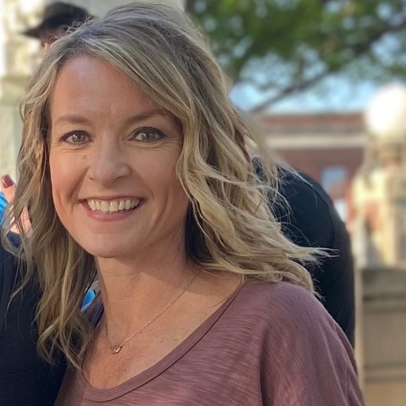 Jenifer Cooper - Poshmark Profile Picture of Jenifer Cooper (@jenlcoop) on Poshmark