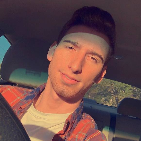 Profile Picture of Jonathan Eversfield (@jonathane1498) on Poshmark