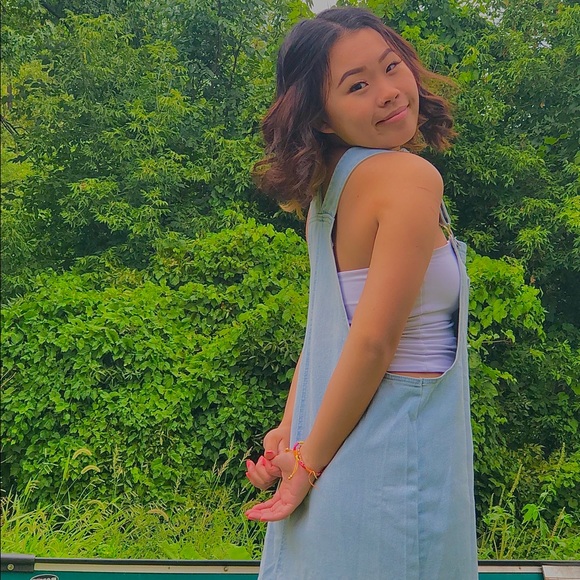 Profile Picture of Rosey Vue (@roseyvue) on Poshmark