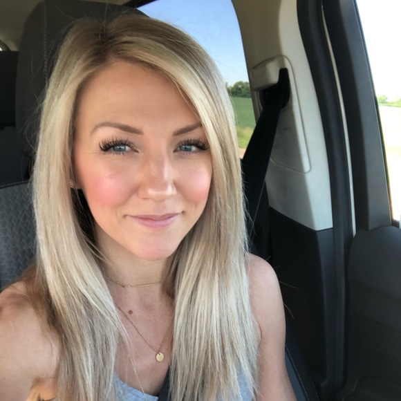 Profile Picture of Haley Winter (@haleylwinter) on Poshmark