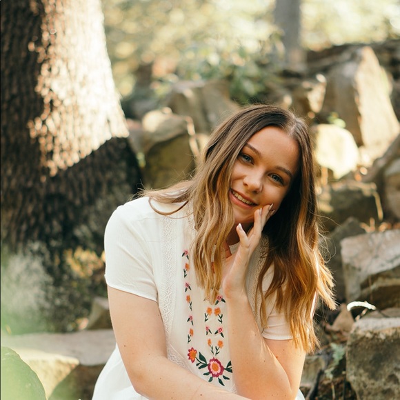 Profile Picture of Chloe Bryant (@chlopbryant) on Poshmark